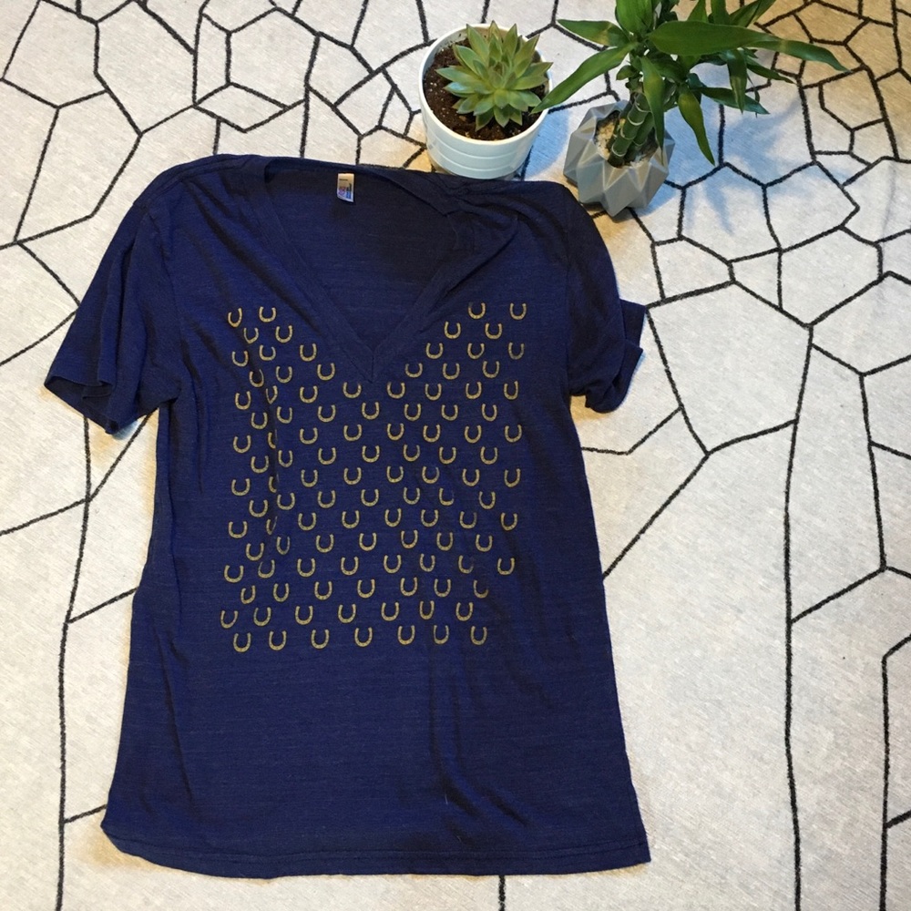 Kentucky horseshoe deep v-neck t-shirt